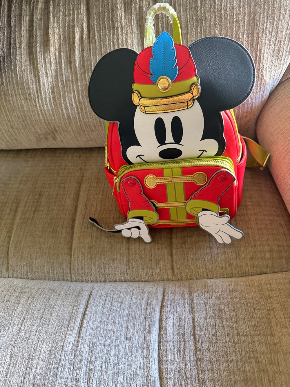 Disney lounge fly Mic
Mickey Mouse Drum Major in the band brand new tags off